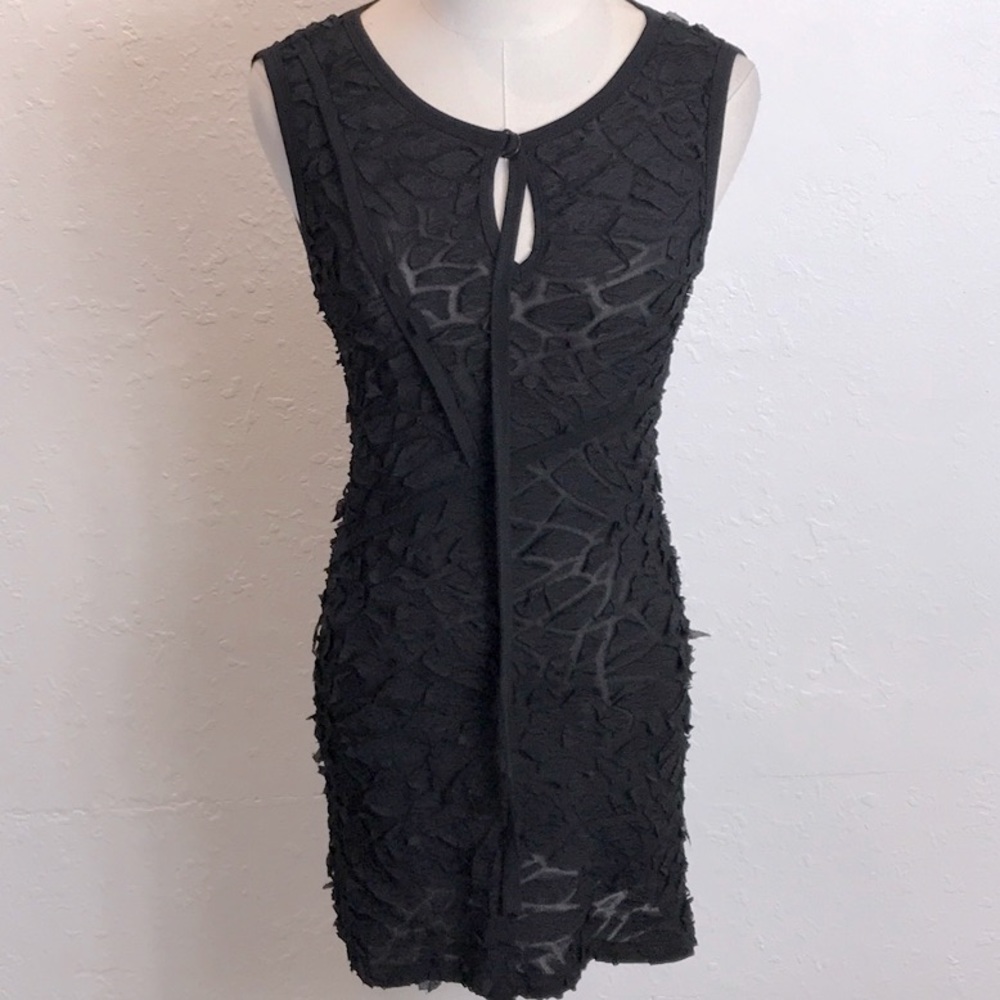Texture keyhole dress